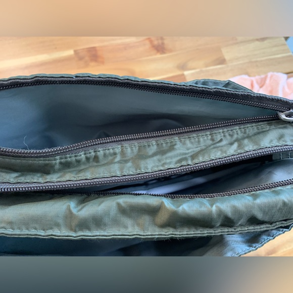 Columbia Diaper/ Messenger Bag| Hunter Green - Picture 7 of 16